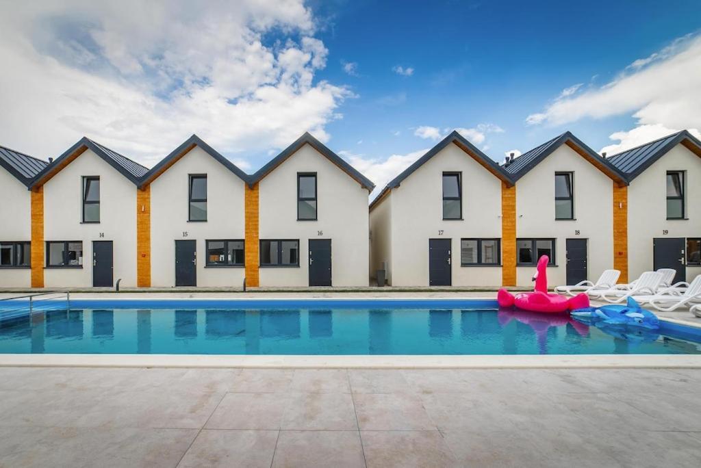 Holiday Complex With Pool, Ревал Екстериор снимка